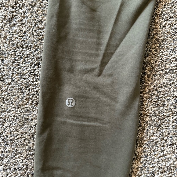 Wunder Train Contour Fit High-Rise
Tight 25" color Army Green - Picture 5 of 7